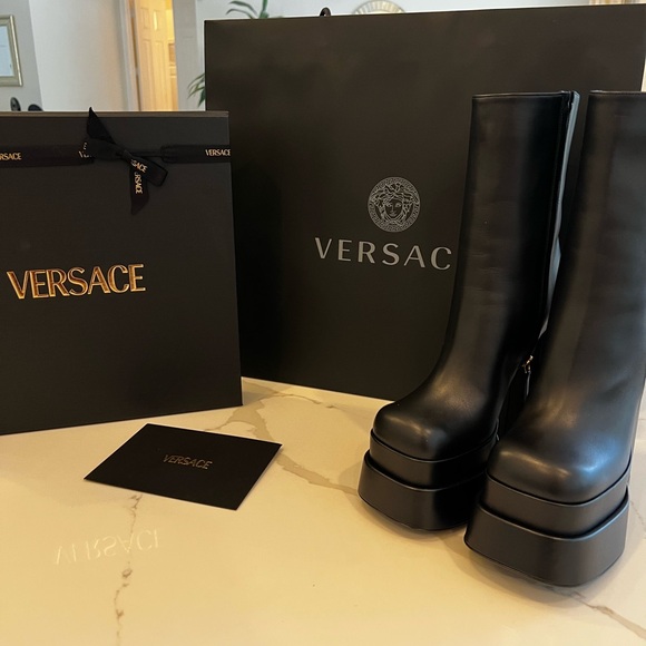 BNIB VESACE  Sleek Black Platform Boots Size 37 US 7 - Picture 12 of 12